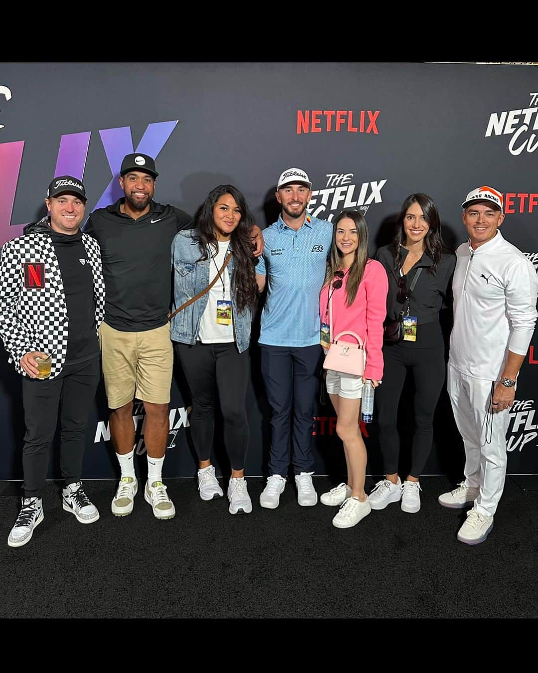 トニー・フィナウさんのインスタグラム写真 - (トニー・フィナウInstagram)「What a cool experience playing in the first ever live sporting event on @netflix  The Netflix Cup!  It was fun.  It was fast.  It was unique.  It was a vibe!   The setup and format was truly one of a kind and just so cool to be a part of! I love the crossover with these amazing F1 drivers from Drive to survive!   My partner @pierregasly was so fun to be with and such a cool dude. I'm a fan. So stoked to watch him this weekend and continue watching his career!   Congrats to team @justinthomas34 @carlossainz55 for coming out on top.  #teamGASNAU」11月16日 0時39分 - tonyfinaugolf