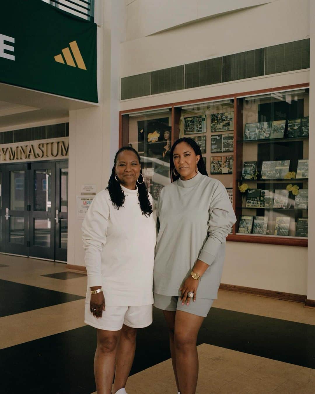 adidas Womenのインスタグラム：「Honoring this mother and daughter duo, Stephanie & Chaniel Smiley who has helped provide their community with endless opportunities in basketball, through @drewleague & @Drewleague.foundation.  Creating a safe haven through sport for the next generation of athletes.   📸@mirandabarnes   Learn more about how Stephanie and Chaniel are receiving their flowers 💐, link in bio. #honoringblackexcellence」