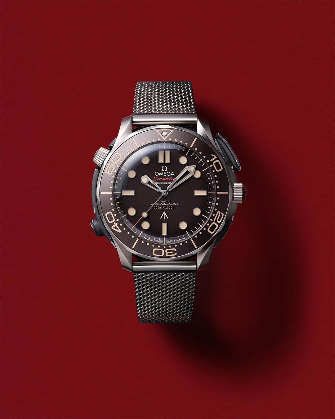 のインスタグラム：「You saw it in No Time To Die, now our 007 watch is on display at Planet OMEGA in New York. An authentic piece of James Bond heritage, direct from the film set.  #OMEGA #BondWatch」