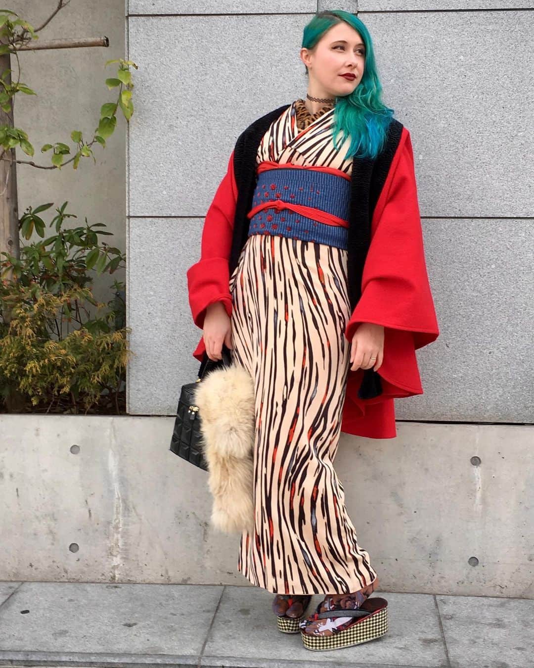 Anji SALZさんのインスタグラム写真 - (Anji SALZInstagram)「2018 → 2023 I love how kimono can so obviously change its owner and start a new life.   I owned this amazing zebra / tiger striped kimono but decided to sell it. Someone bought it and I only met the new owner many years ago.  Now @kimono.anna upcycled it by adding fabric to it to make it wearable for her (she is much taller than me!) ❤️  I am always happy to see my kimono items out in the wild 🥺💕 So always tag me & @salzkimono pls 🙏🏻💫😊  2018→2023💫 着物の持ち主が変わったり、着物は生まれ変わったりして本当に素晴らしいですよね❤️  #salztokyo #salzkimono #vintage #kimono #japanesekimono #japan #vintagefashion #ootd #remake #reuse #japanesefashion #tokyofashion #kimonostyle #和装 #和服 #着物コーディネート #古着 #着物女子 #アンティーク着物」11月16日 0時45分 - salztokyo