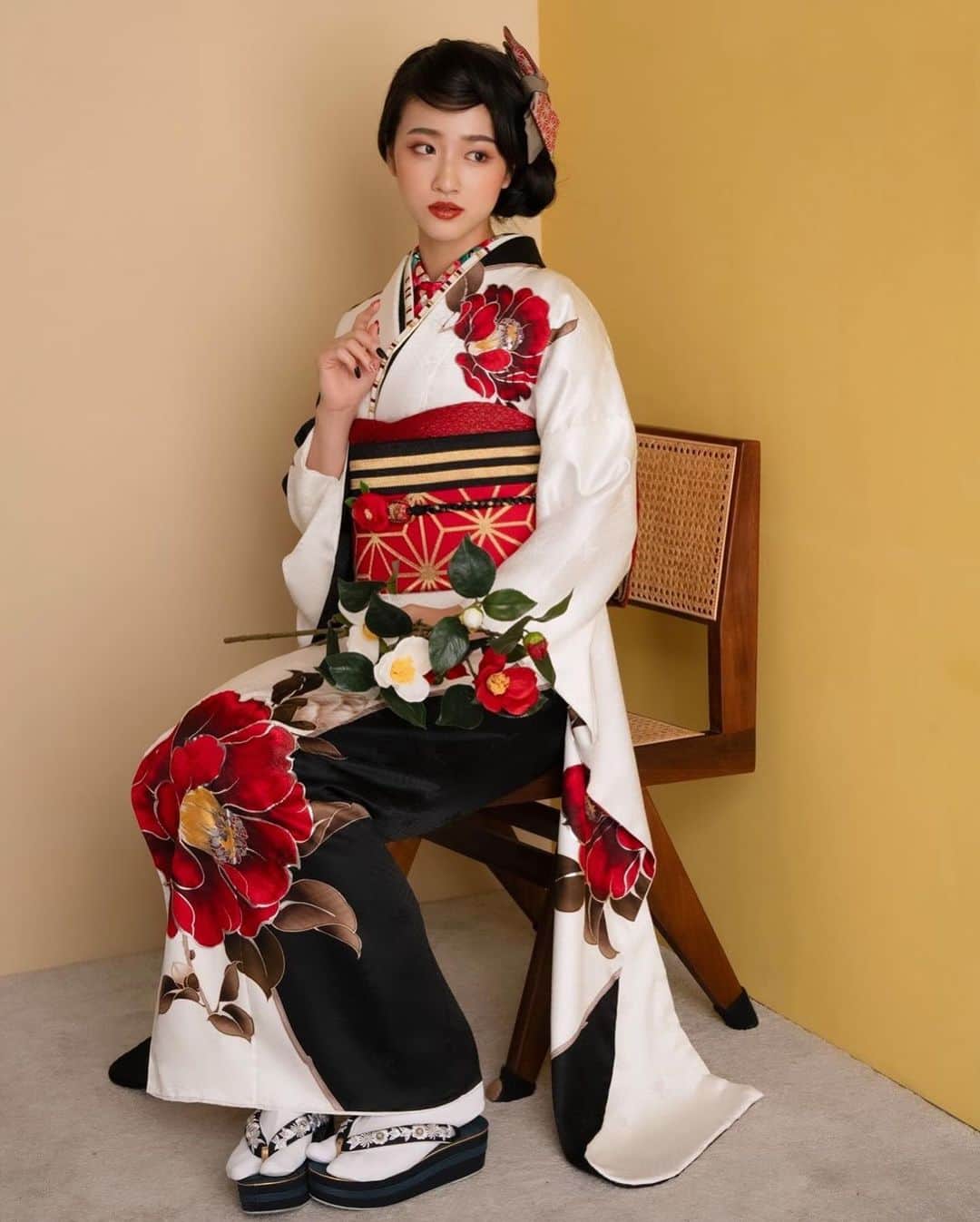 天翔愛さんのインスタグラム写真 - (天翔愛Instagram)「@kimonohearts_koho 🌹🖤  #キモノハーツ　#model  #成人式振袖　#卒業式袴　#前撮り撮影  #振袖  #着物  #kimono #furisode #モデル」11月18日 17時30分 - ai_tensho_official