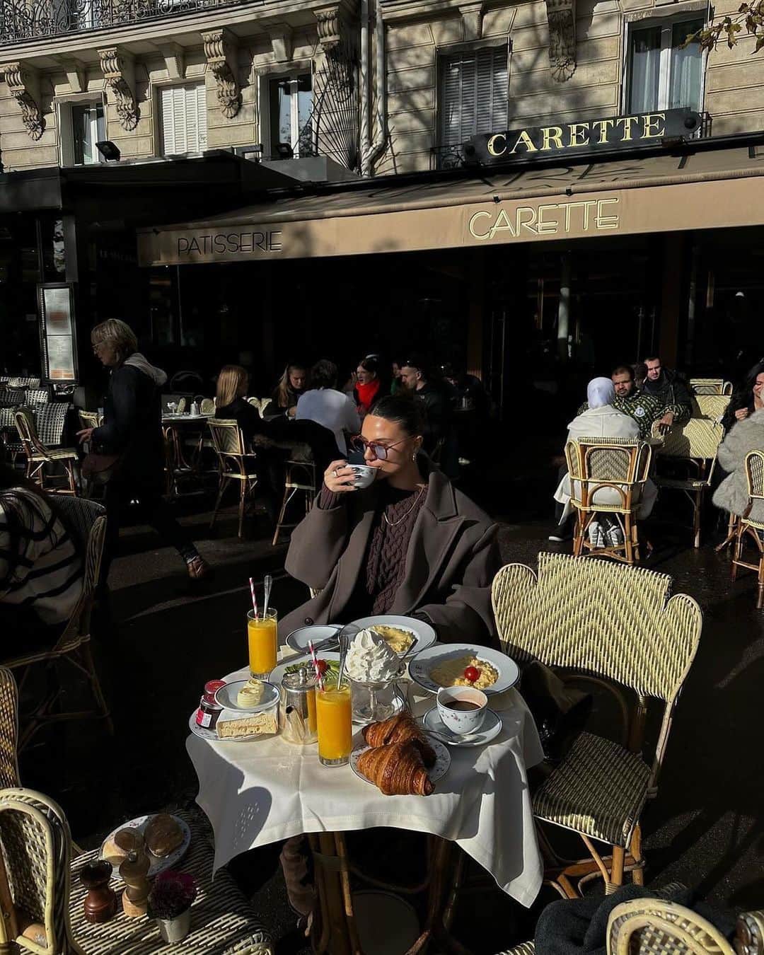 エイミー・ソングのインスタグラム：「SOS Paris travel diary courtesy of @angelenergyclub.」