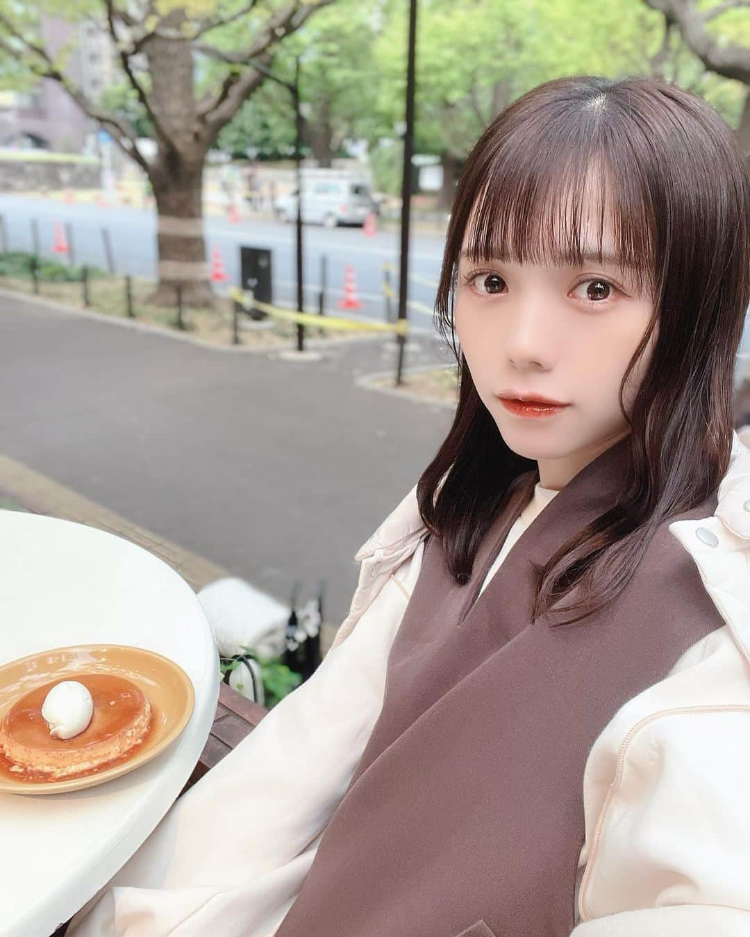 日南遥のインスタグラム：「🧸  こんばんは〜 ⁡ 今日は、ポトレ撮影してきました！🍂 少し時期が早かったのか 予想以上に緑が多かったのと かなりの曇り空だったので また月末ぐらいに再チャレンジですかね☁️ ⁡ ⁡ 夜はてぃあどろっぷ！さんの 白宮瑠夏ちゃんとご飯行ったんですけど まさかの誕生日お祝いしてくれました🧸🍀 ⁡ アイドルになる前からの仲なんです🦉ふふ ⁡ たくさん話して元気と幸せ貰いました🌞幸 ⁡ ⁡ あしたは❕ ⁡ 『🐓鶏祭🏮』 📍Spotify O-WEST 18:30開場/19:00開演 ⁡ 手羽セン東京ツーマンライブ企画🗼 FES☆TIVEさんとのツーマン アツアツでお届けします🔥 ⁡ お時間合う方お待ちしてます！ ⁡ ⁡ 水曜日おつかれさまでした🍵 またあした〜 ⁡」