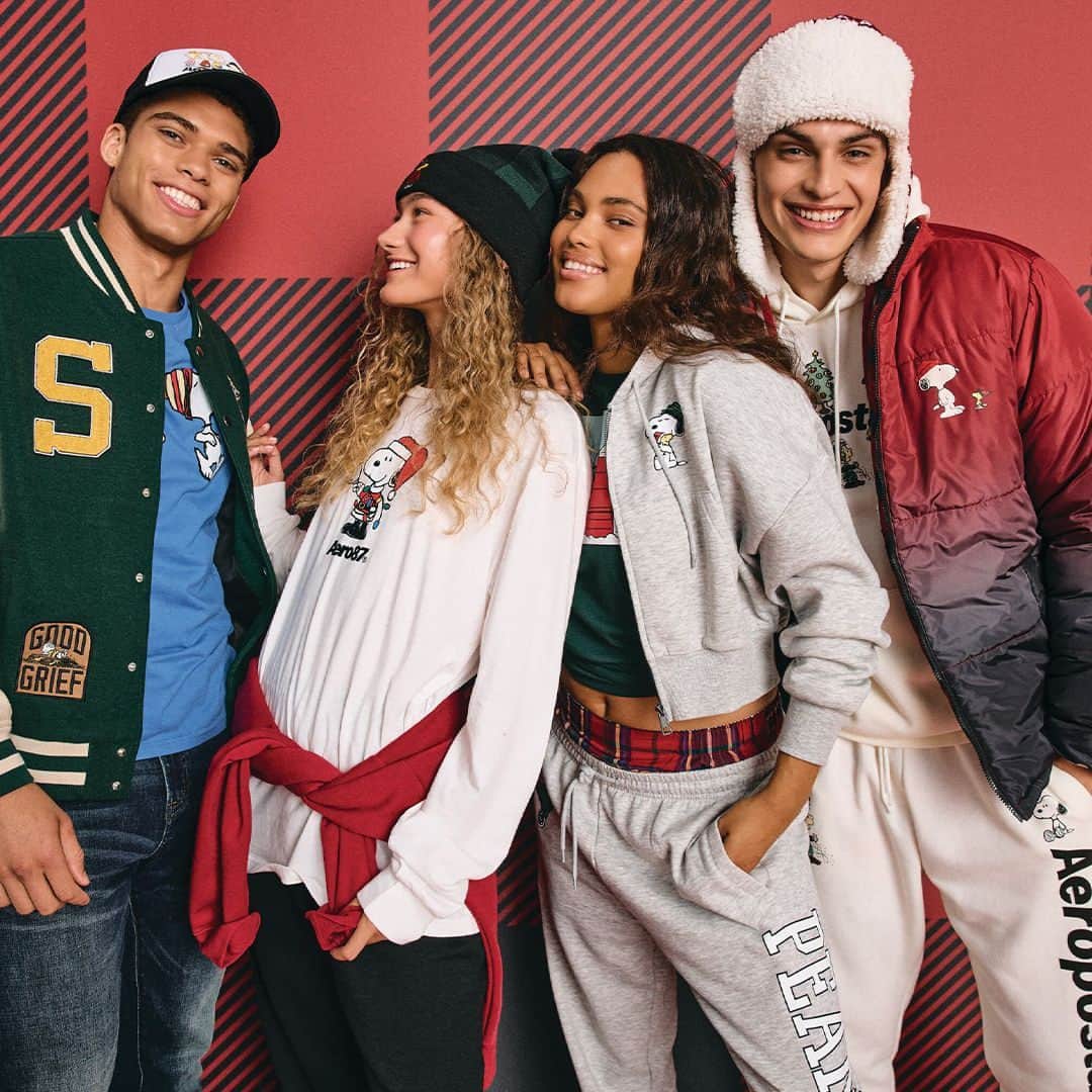 エアロポステールのインスタグラム：「The gang’s all here. Celebrate the holiday season with our new Peanuts® | Aéropostale collection. In stores & online. While supplies last #WearAero #AeroxPeanuts @snoopygrams」