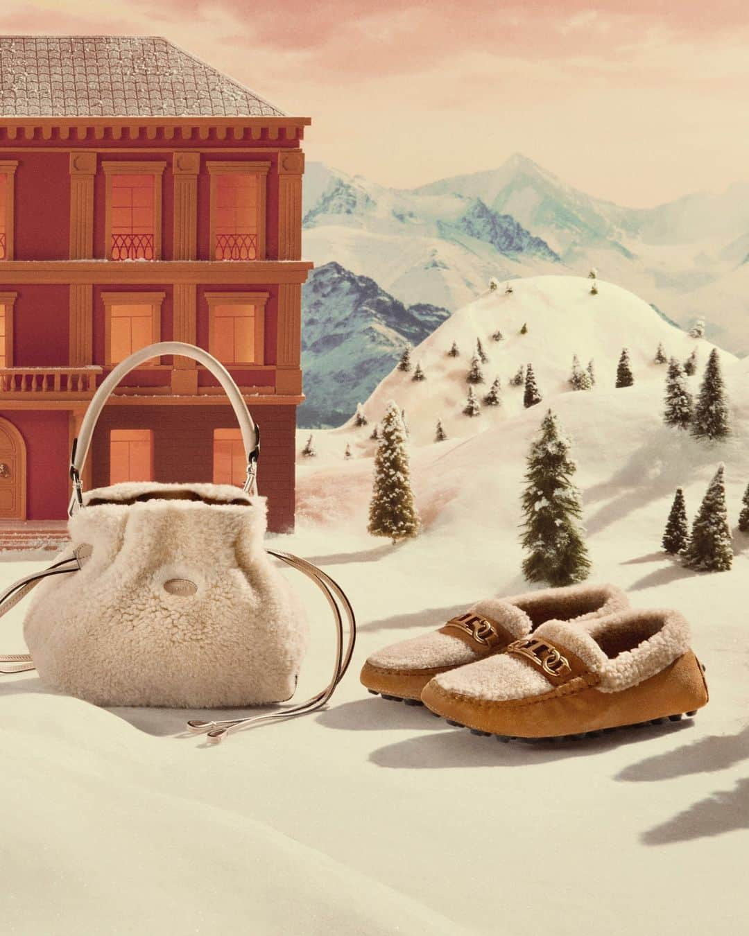 トッズのインスタグラム：「Tod's House of Magic. A mountain of softness: get inspired by the shearling take on the iconic Gommino and drawstring Di Bag. #TodsHolidays #TodsHouseofMagic #Tods」