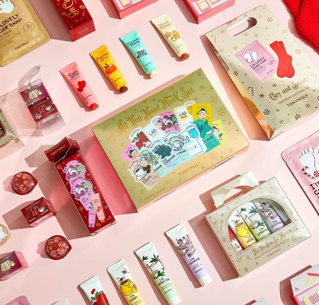 TONYMOLY USA Officialのインスタグラム：「From festive jelly lip melts to our bestselling skincare sets, we've got a little something to make your holidays extra special. Which product has caught your eye? Let the holiday glow begin! 🎄💄🌟 #xoxo #TONYMOLYnMe #holiday2023」
