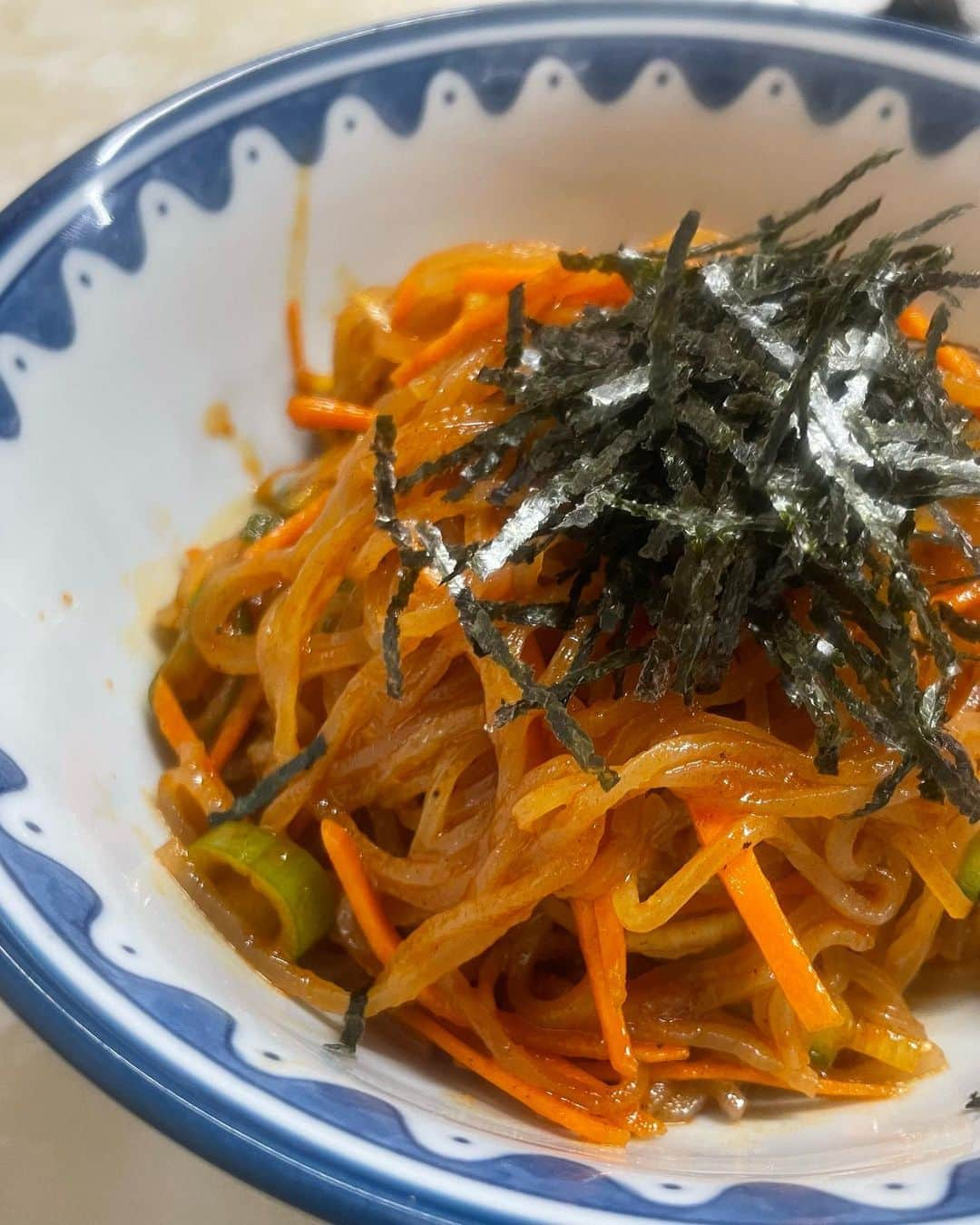 福山理子さんのインスタグラム写真 - (福山理子Instagram)「ぎゃーーー😱 この焼き肉が、もう直ぐ食べれなくなるなんて(´ຶོρ༎ຶོ) 哀しすぎる 時代の流れだね あと、数週間、毎週いくのだ！！！ ママ、いつもありがと  あたしの1番好きな食べ物  #浅草グルメ #浅草焼き肉 #japanfood  #赤ワイン #龍角散ののどすっきり飴」11月16日 0時56分 - rikofukuyama