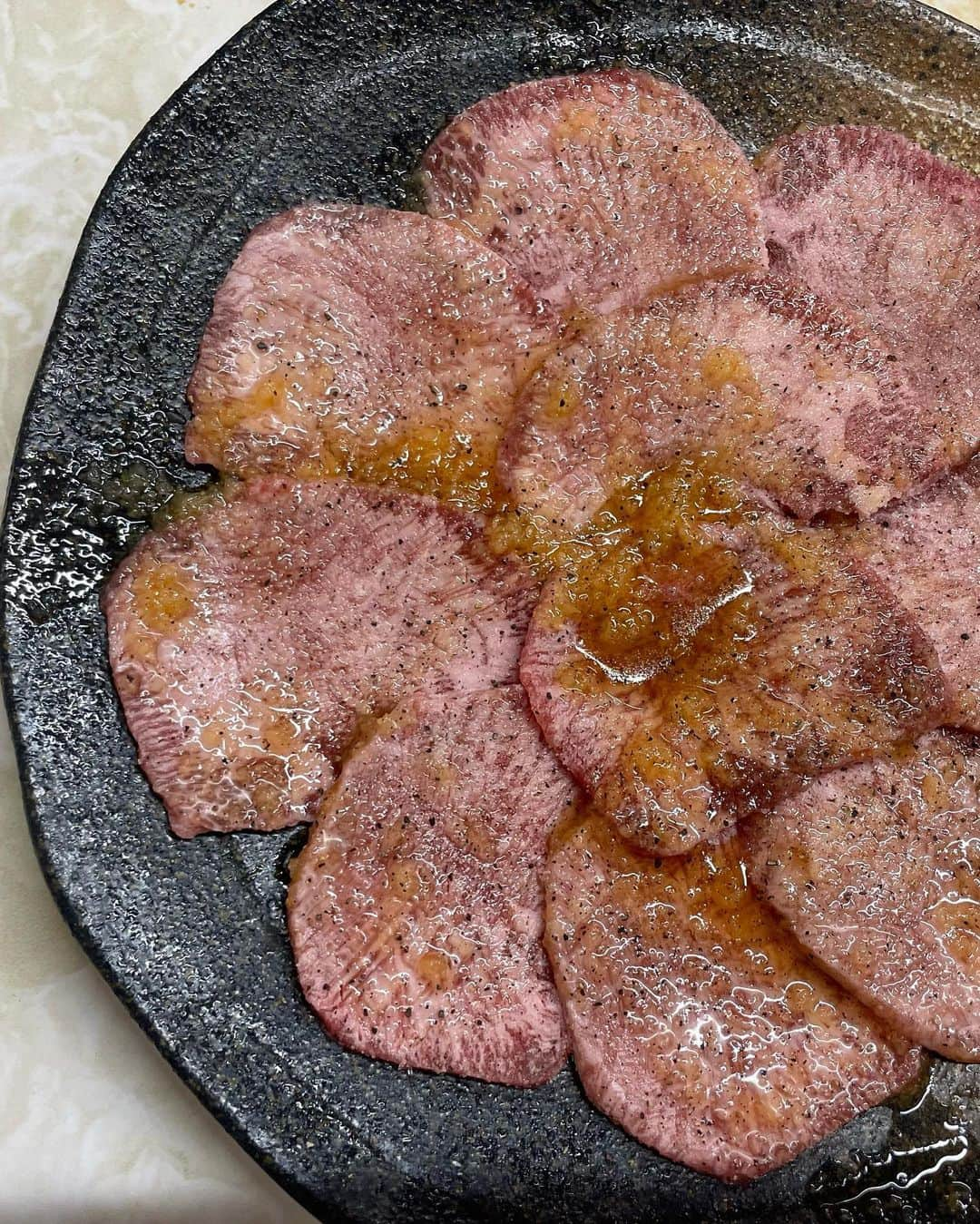 福山理子さんのインスタグラム写真 - (福山理子Instagram)「ぎゃーーー😱 この焼き肉が、もう直ぐ食べれなくなるなんて(´ຶོρ༎ຶོ) 哀しすぎる 時代の流れだね あと、数週間、毎週いくのだ！！！ ママ、いつもありがと  あたしの1番好きな食べ物  #浅草グルメ #浅草焼き肉 #japanfood  #赤ワイン #龍角散ののどすっきり飴」11月16日 0時56分 - rikofukuyama