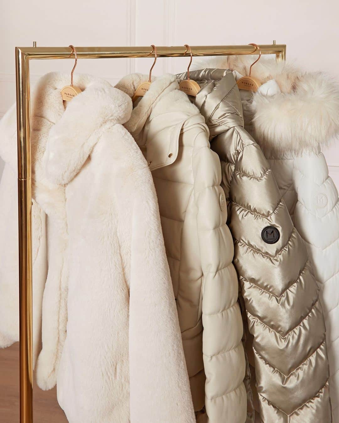 さんのインスタグラム写真 - (Instagram)「Nos manteaux et doudounes ❄️ Pour affronter l'hiver avec style, craquez pour notre nouvelle collection. Vous avez repéré votre coup de cœur ?  #MorganDeToi #GrandFroid #NouvelleCollection」11月16日 1時00分 - morgandetoiofficiel
