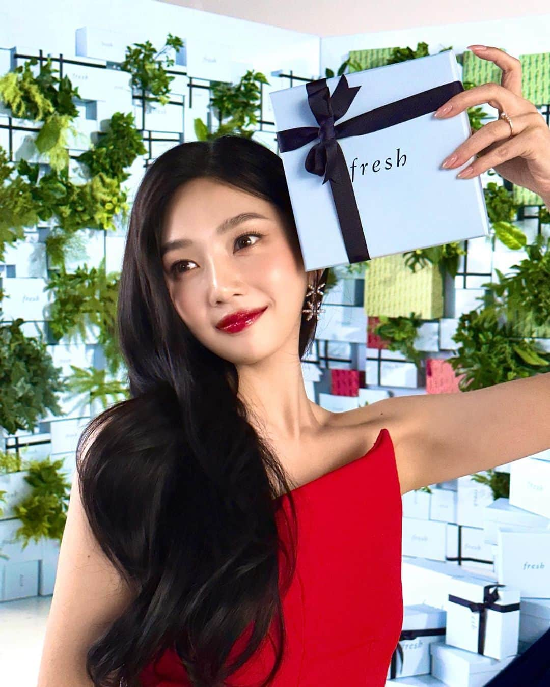 ジョイ（パク・スヨン ）のインスタグラム：「이번 크리스마스는 @freshbeauty 와 함께🎄♥️」