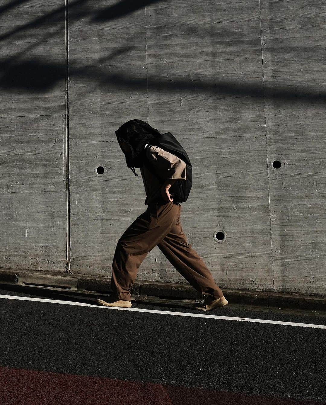 コートエシエルのインスタグラム：「côte&ciel Fall/Winter ‘23 Tokyo Editorial  For our latest editorial in our Fall/Winter ‘23 series, we take to the streets of Tokyo, Japan to explore our home away-from-home and connect with the country that is boundless source of inspiration for us.   To further enhance our interconnection with the city, we have worked with Kosuke, aka @n00bcyb0t, an upcoming and highly respected designer based out of Tokyo, as our model. Despite operating in separate fields, ourselves and Kosuke’s own brand, @jianye.official , share a mutual desire to push the limits of design innovation by operating in newfound ways: visually and creatively.   Image Credits: Styling & Photography: @graemegaughan  Production Assistant: @cauliflower.zip  Model: @n00bcyb0t  Brand Creative: @joey.g123」