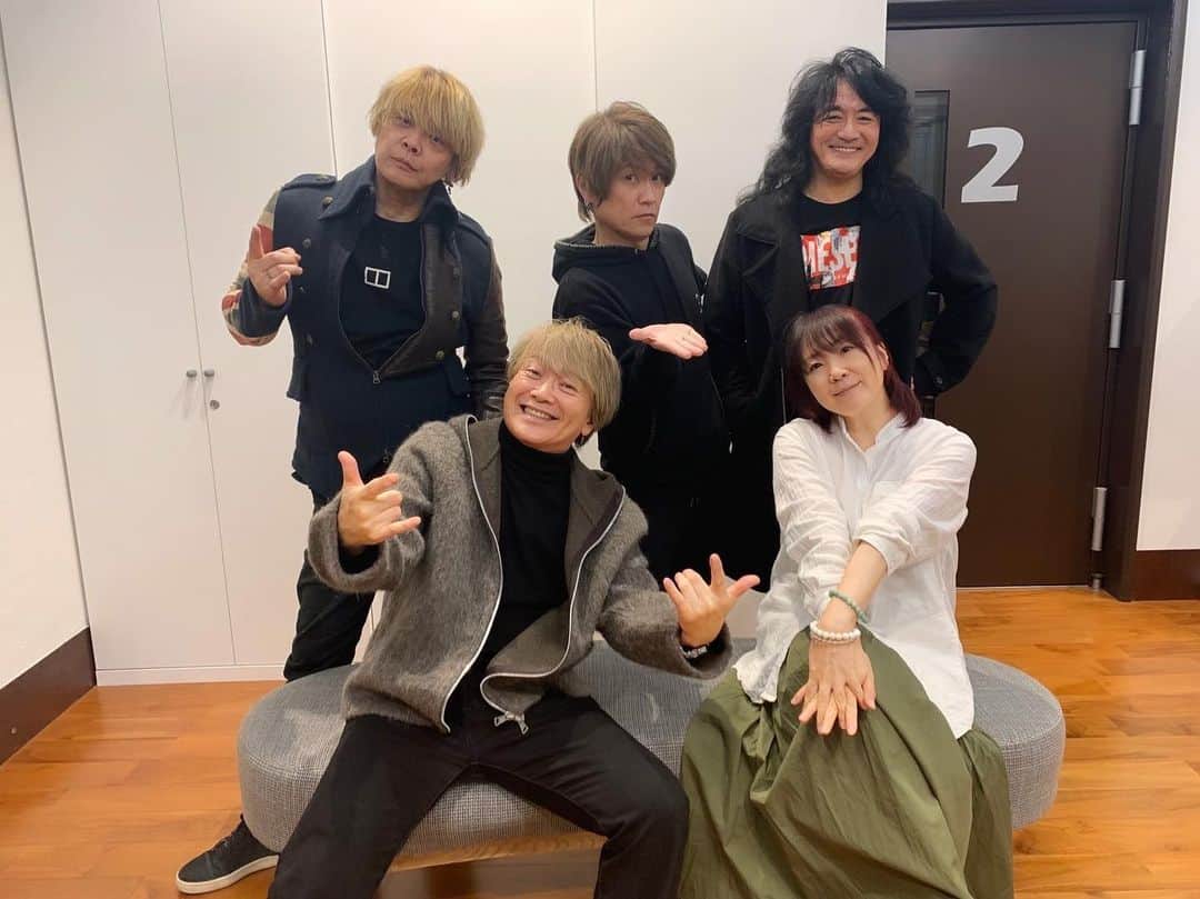 奥井雅美のインスタグラム：「本日もレコーディングでした☺︎ 今日は頑張った‼️ いや、今日も頑張った❣️ 思いの外、コーラスも、多かったし、JAMみが増し増しな一曲となりました。 こちらも解禁をお待ちください🐣 おやすみなさいませ😪」
