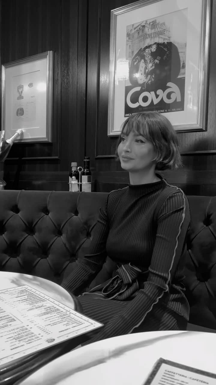 テイラー・ラシェのインスタグラム：「🌹」