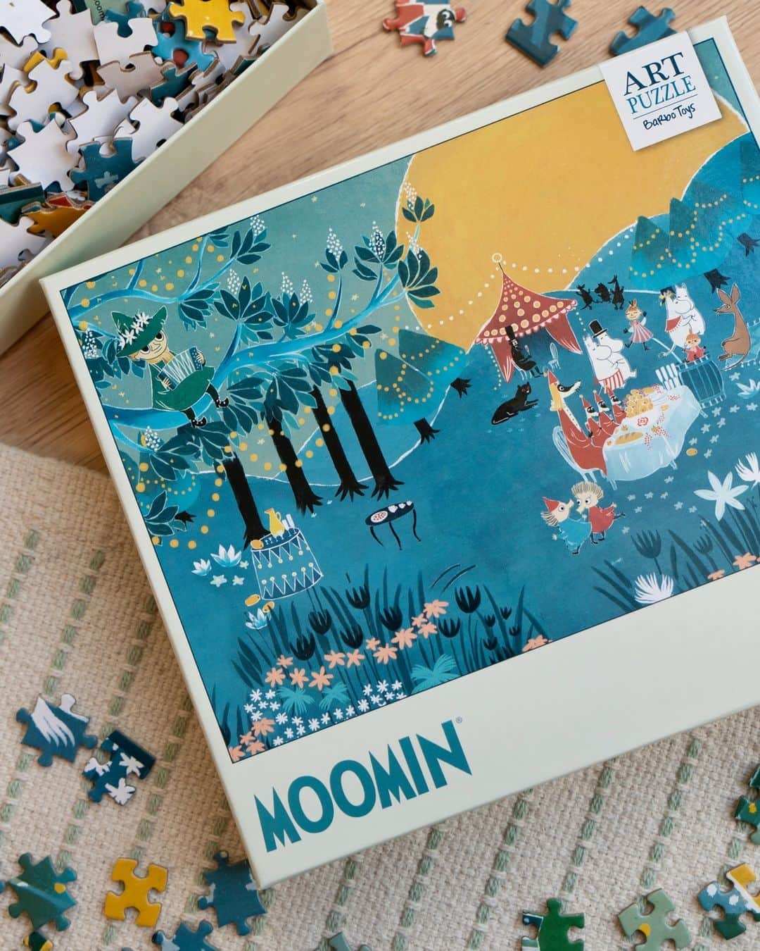 ムーミンのインスタグラム：「🧩 Giveaway 🧩  Need a pastime activity for the upcoming holiday season? The 1000pcs Moomin Art Puzzles from @barbotoys will sure do the trick!  Comment your favourite motive (Sunset ❤️ , Sunset Party 💙, or Enchanted Forest 💚) for a chance to win the giveaway and get one of the puzzles shipped to you for free!  Winners will be drawn on Tuesday 21st November 🤝  Get to know @barbotoys by following them and familiarise yourself with the Moomin Art Puzzles through the 🔗 in bio.  Terms: http://moomin.in/terms-moomin  #moomin #moominofficial #barbotoys #giveaway #moominpuzzle」