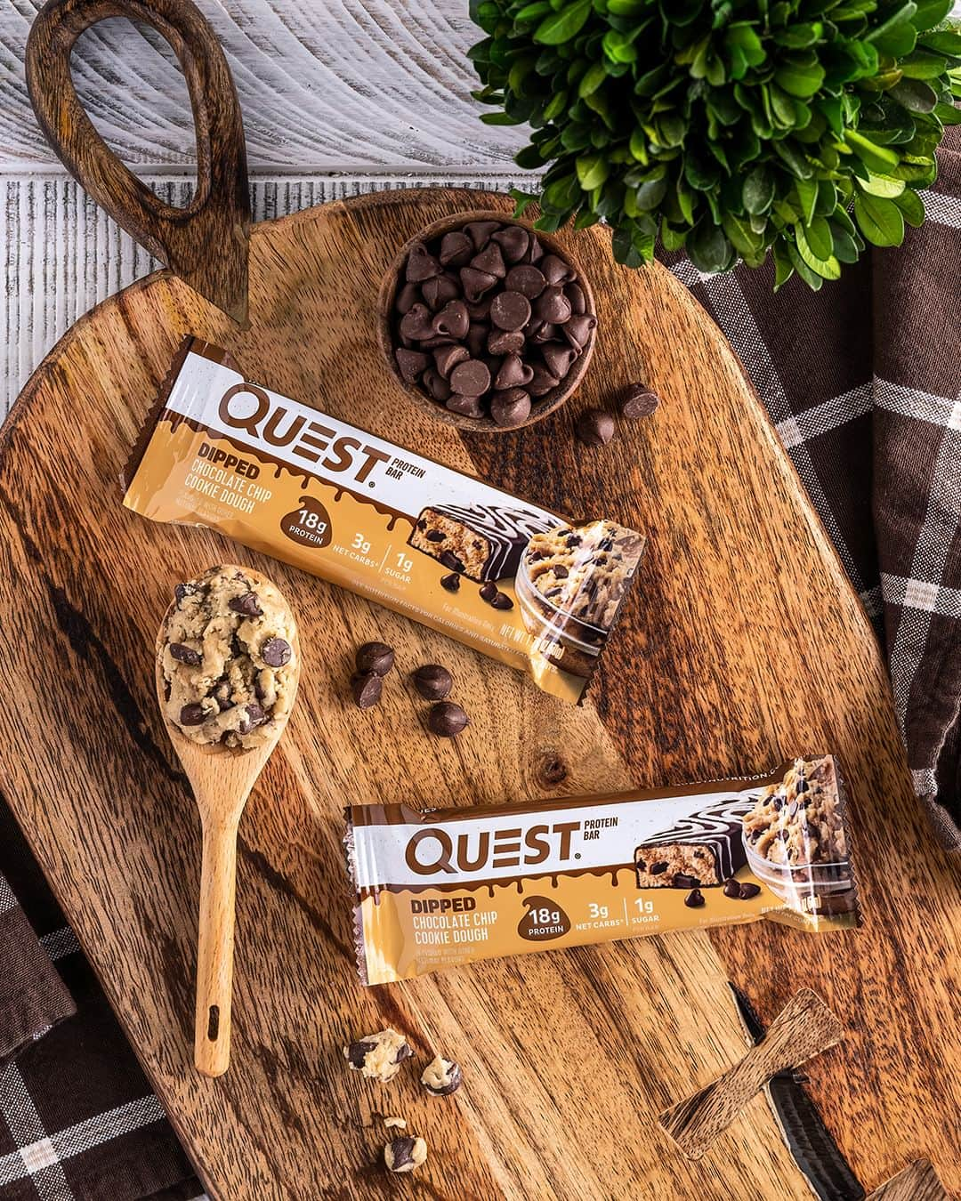 questnutritionさんのインスタグラム写真 - (questnutritionInstagram)「Have you tried the Dipped #QuestBars? If so, thoughts? #QuestNutrition #OnaQuest #QuestBar」11月16日 1時34分 - questnutrition