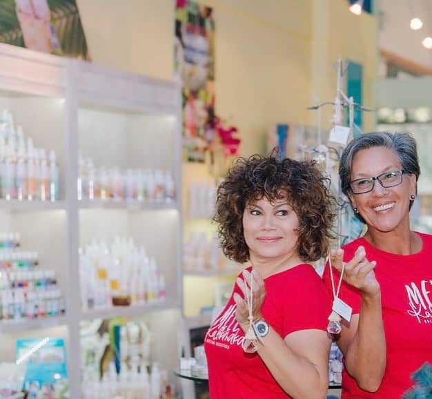 Lanikai Bath and Bodyのインスタグラム：「Here comes Christmas! #melekalikimaka #kailuatownhi #lanikaibathandbody」