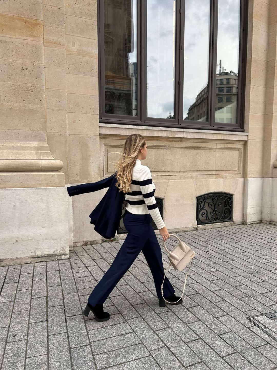 のインスタグラム：「Associez le pull col haut sailor avec l'ensemble pantalon et blazer Katia pour un look chic et élégant 🤍⁣ - Pair the sailor high-neck sweater with the Katia blazer and pants ensemble for a chic, elegant look 🤍  #kookai #fashion #FW23#kookaistyle #ootd #outfitinspiration #outfitideas #outfitoftheday #newcollection」