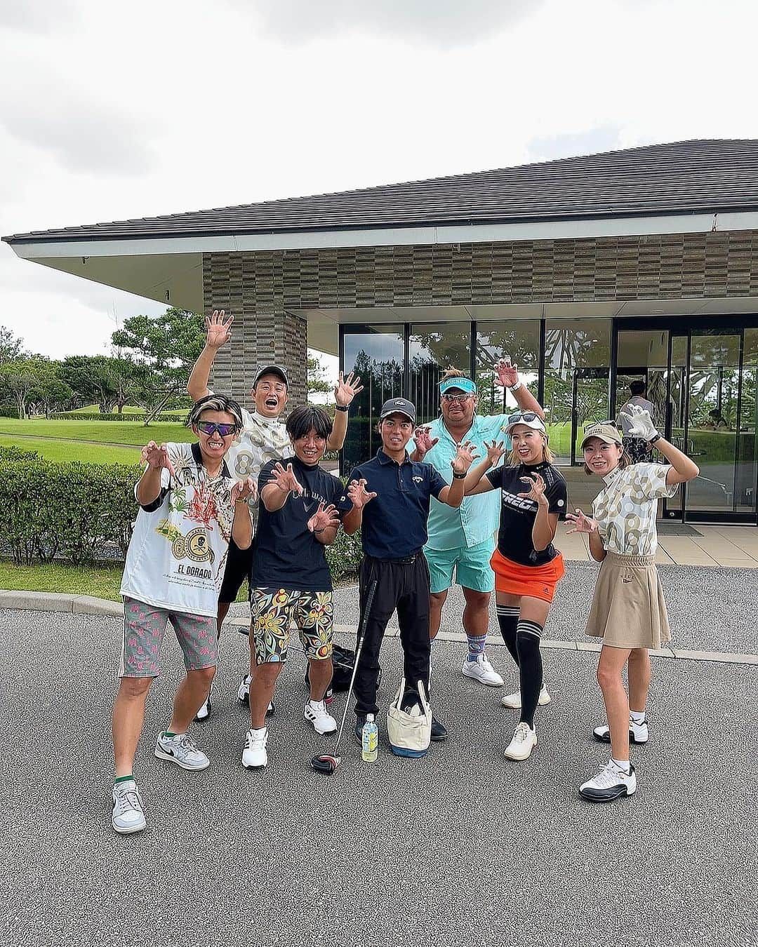 nawachanさんのインスタグラム写真 - (nawachanInstagram)「．  《いやささゴルフショート🏌️‍♀️》  調子上がってきたアイアンショット  ショートティー🌸 @shinshu_yoshino_denki   グリップ @no1grip_official  ． いけいけごぉーごぉー  ゆいさん撮影📽️ありがとうございます😭！  後4時間後には起きて準備 2023年ラストコンペ⛳️ 最後まで姉妹で準備 合間塗って効率よく🙆‍♀️ 💻妹ありがとう😊  顔も出しに行けてよかった🥺🙏  色々な気持ちで集大成を〜  みんなたのしむよぉー♡  みんなの笑顔がみたいでーす♡  ．  1日楽しみましょーう！  ．  #ゴルフウェア#ゴルフラウンド#ゴルフ女子#初心者#⛳️#🏌️‍♀️#ゴルフ男子#ゴルフ馬鹿#ゴルファー#ゴルフ場#ゴルフ好きな人と繋がりたい#ゴルフ好き#ゴルフ好きな人と仲良くなりたい#golf#Instagram」11月16日 1時31分 - nawachan.golf_official