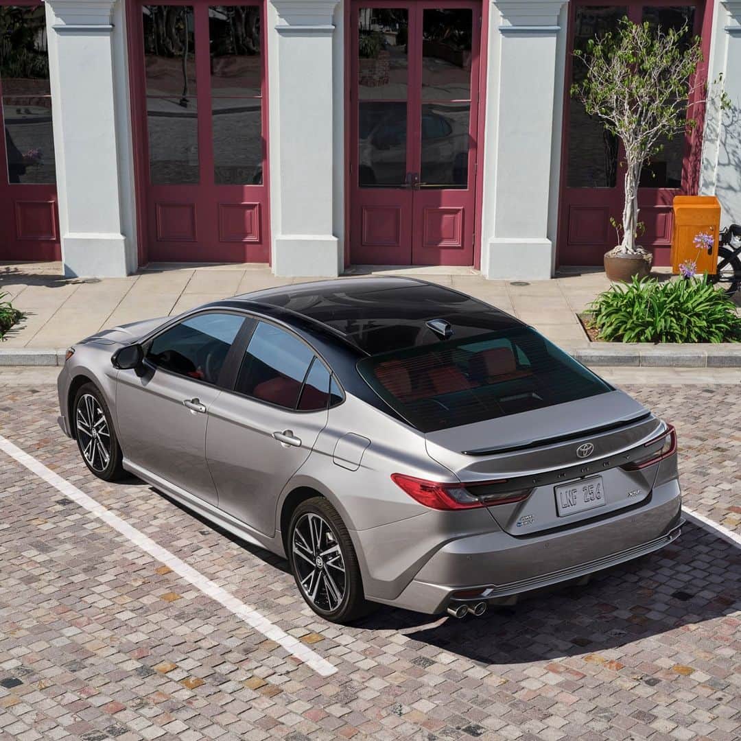 toyotausaさんのインスタグラム写真 - (toyotausaInstagram)「Turn everyday trips into elevated adventures with the new 2025 #Camry. #LetsGoPlaces」11月16日 2時01分 - toyotausa