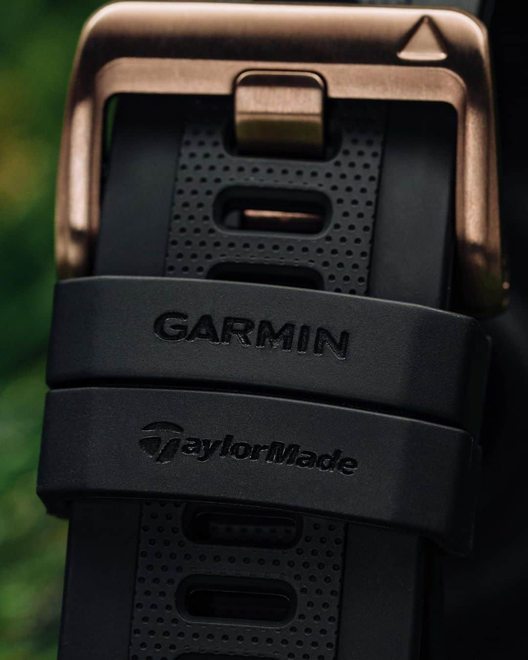 テーラーメイド ゴルフさんのインスタグラム写真 - (テーラーメイド ゴルフInstagram)「Since golf is your world, this is your watch. 👀 The TaylorMade | Garmin Approach S70 will make your life easier on and off the course. It tracks your rounds, gives you yardages, and provides health monitoring features like sleep tracking. Hit the link in bio to shop it now. #TeamTaylorMade」11月16日 1時59分 - taylormadegolf