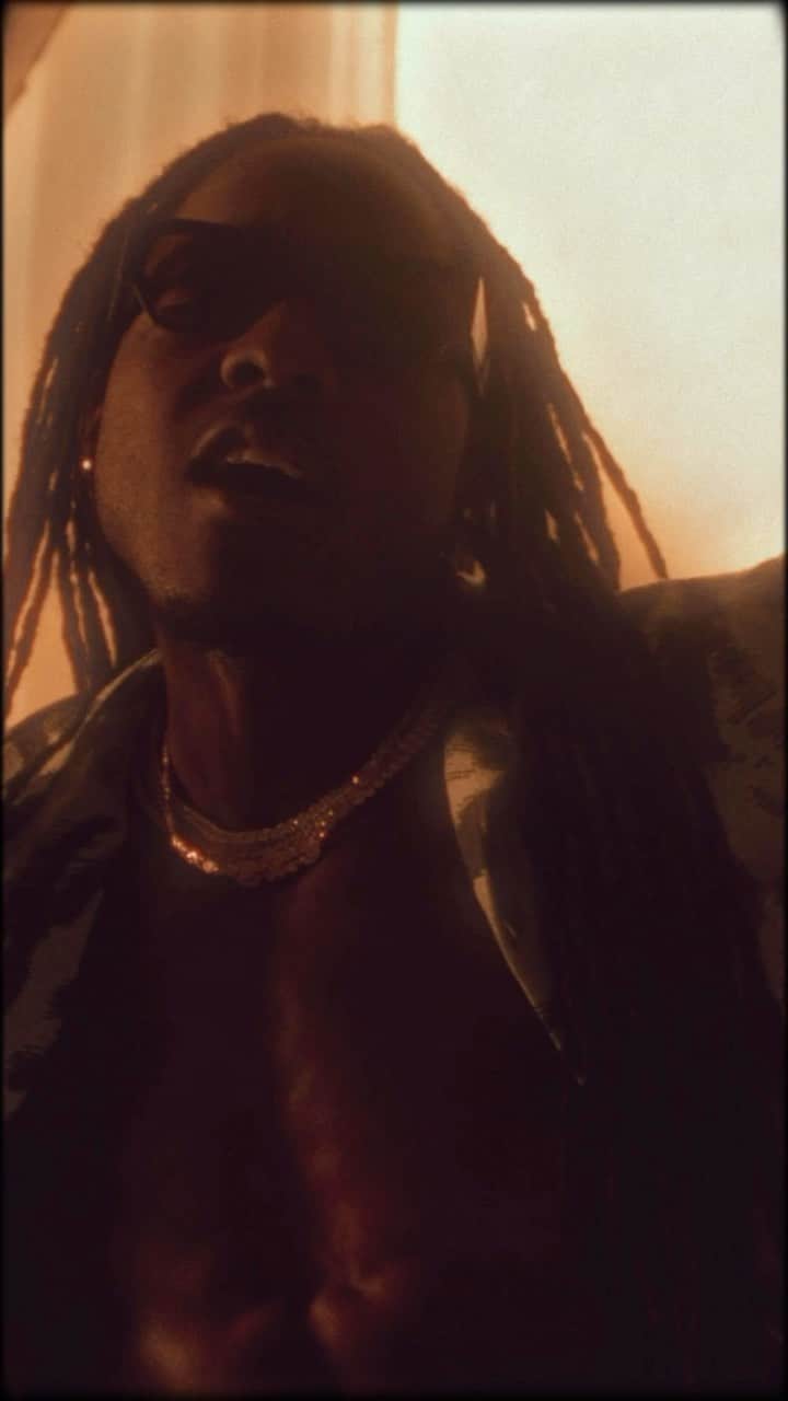 エイス・フッドのインスタグラム：「“I fell in love wit all your hidden spaces.”  — “WET 4 ME” ft @maui_w (Visualizer) Out Now. #BODY」