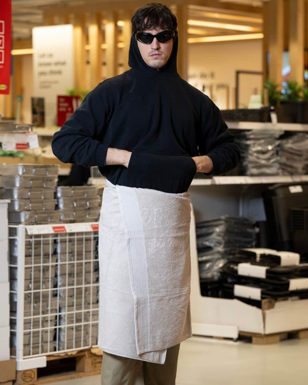 HYPEBEASTさんのインスタグラム写真 - (HYPEBEASTInstagram)「Following Balenciaga's announcement of its $1000 USD towel skirt, @ikea has taken this opportunity for a clever marketing campaign featuring its own towel skirt and it'll only cost you $10 USD.⁠ ⁠ For those who want to take the towel skirt out into the streets, IKEA’s VINARN also comes in five shades total including light grey/beige, light grey, white, light pink, and blue.⁠ Photo: IKEA」11月16日 1時53分 - hypebeast