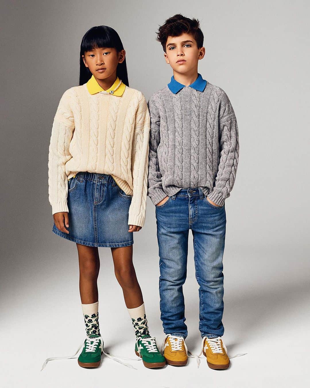 ベネトンのインスタグラム：「Kids live fast and our knitwear grows with them. A season of balanced neutrals, together with brighter details to make it playful, like polo, sneakers and beanies.  Shop the FW23 collection by @andreaincontri  #Benetton」