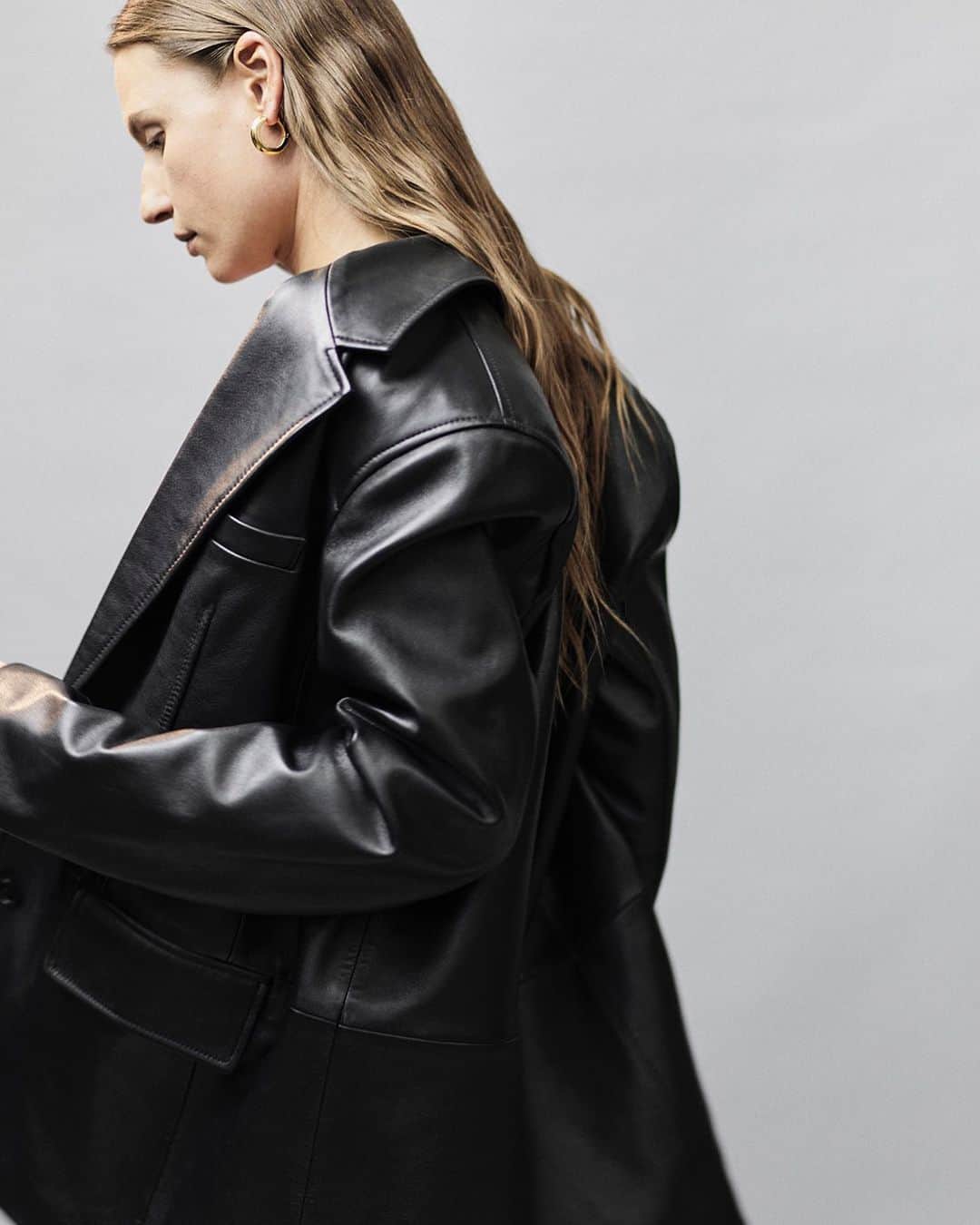 のインスタグラム：「Designed with a cool, 90s-inspired feel, the Orla Leather Blazer is fit for Holiday layering.」