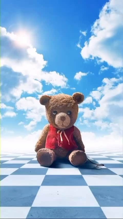 トム・ペインのインスタグラム：「Hey everyone! A few months ago I met Chauncey. In March 2024 you can meet him too……Chauncey wants to play. IMAGINARY only in theaters March 8th. Trailer drops tomorrow. #ImaginaryFilm  * @ImaginaryFilm * @Lionsgate * @LionsgateHorror * @Blumhouse」