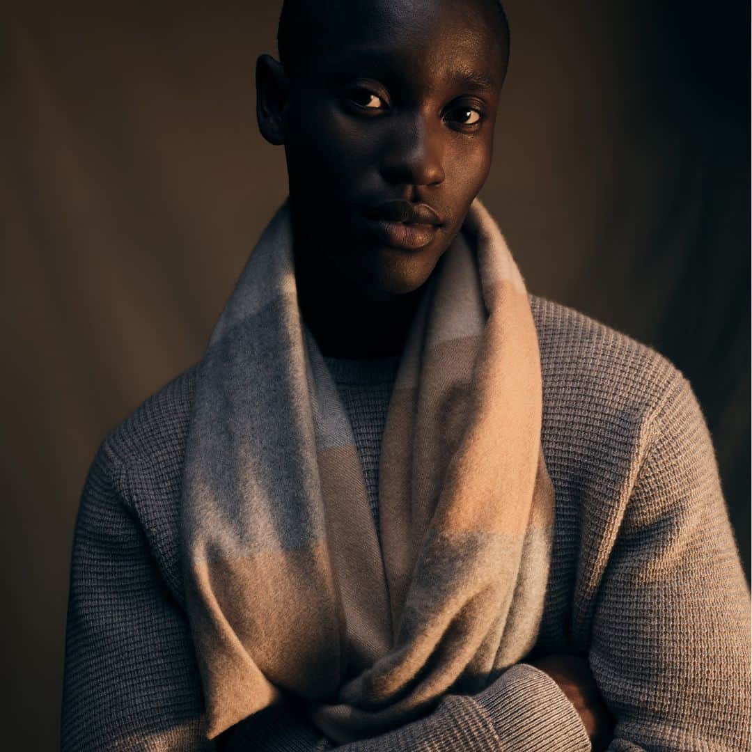 Johnstonsさんのインスタグラム写真 - (JohnstonsInstagram)「Redefine comfort and take on the season’s chill with our luxury Cashmere Accessories. Discover impeccably crafted scarves, hats, and gloves; a must for any cold-weather wardrobe.⁣ ⁣ ⁣ ⁣ ⁣ ⁣ ⁣ ⁣ ⁣ ⁣ #JohnstonsOfElgin #Cashmere #Accessories #CashmereAccessories #Scarf #CashmereScarf #Hat #CashmereHat #Gloves #CashmereGloves」11月16日 2時04分 - johnstonsofelgin