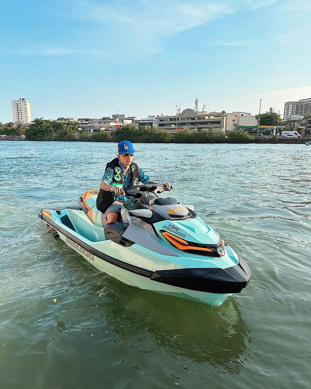 MC Guimêのインスタグラム：「Bom feriado pra nóis! 🌊🌊🌊」