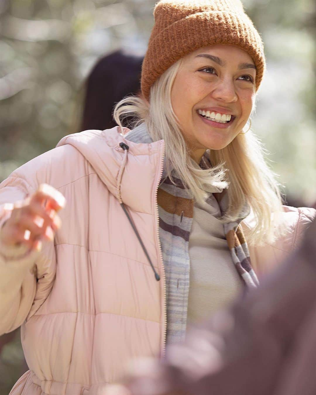 コロンビアさんのインスタグラム写真 - (コロンビアInstagram)「Extra-long coverage.  Lightweight and insulated, with thermal reflective lining and an adjustable hood, this cozy puffer features snapped side sides for comfort and mobility.」11月16日 2時18分 - columbia1938