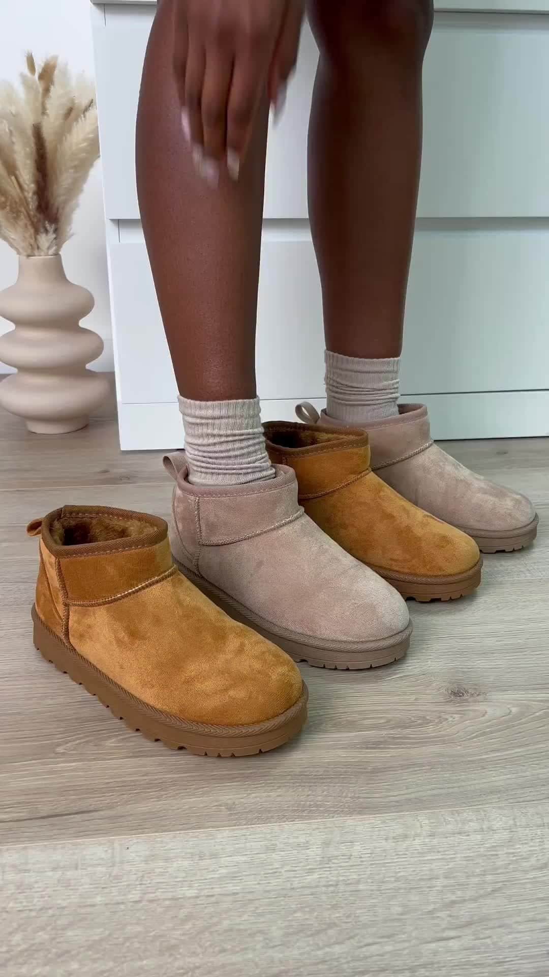 Public Desireのインスタグラム：「✨ Girl math ✨ it’s 30% off so why not get all colours 🤭  🔎 Flurry £24.99/$39.99 - use code FAVES for 30% off best-sellers 🔥」