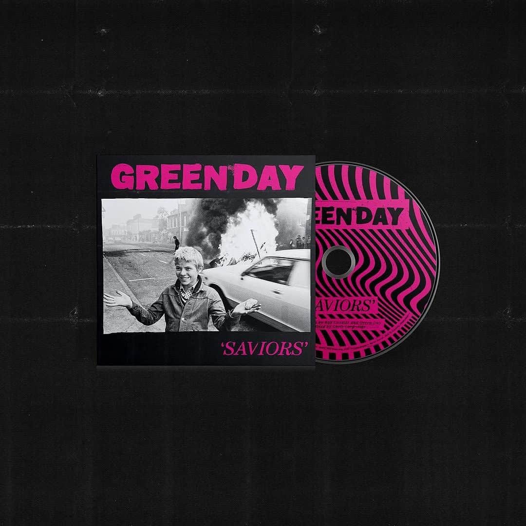 Green Dayさんのインスタグラム写真 - (Green DayInstagram)「Soooo you completely SOLD OUT the 'Saviors' Hot Pink Galaxy AND Neon Pink w/ Neon Green Splatter vinyl. Let's add another, shall we? Limited edition Bluejay vinyl just dropped in the webstore (only 4725 copies worldwide).」11月16日 2時16分 - greenday