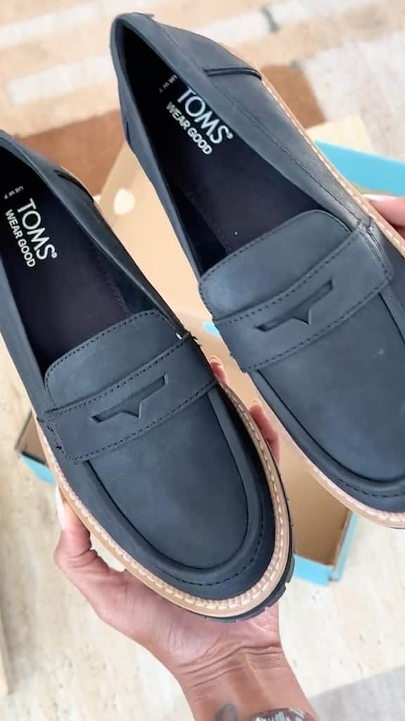 トムズシューズのインスタグラム：「Cara Loafer Restock!! 🔥  Cara is back! The slip-on shoe that offers a modern take on the lug sole loafer trend! Inspired by the comfort of our best-selling boots, now you can look good, feel good, and do a whole lot of good.   #WearGood」