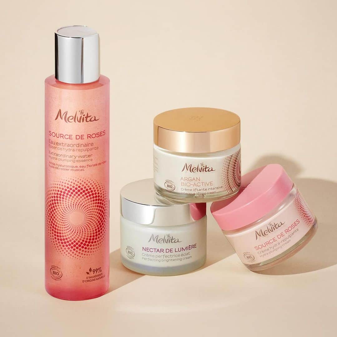 Melvita Officialのインスタグラム：「A chacun sa routine !  Véritable booster d'hydratation, notre nouvelle Eau Extraordinaire s'associe parfaitement à nos différentes crèmes de jour. Trouvez le duo parfait adapté à votre peau et à ses besoins :   ✨ La Crème hydra-repulpante Source de Roses pour une peau immédiatement hydratatée et repulpée  ✨ La Crème liftante intensive Argan Bio-Active pour une peau liftée et rebondie   ✨ La Crème perfectrice éclat Nectar de Lumière pour un teint éclatant et lumineux  Retrouvez toutes nos routines sur Melvita.fr」
