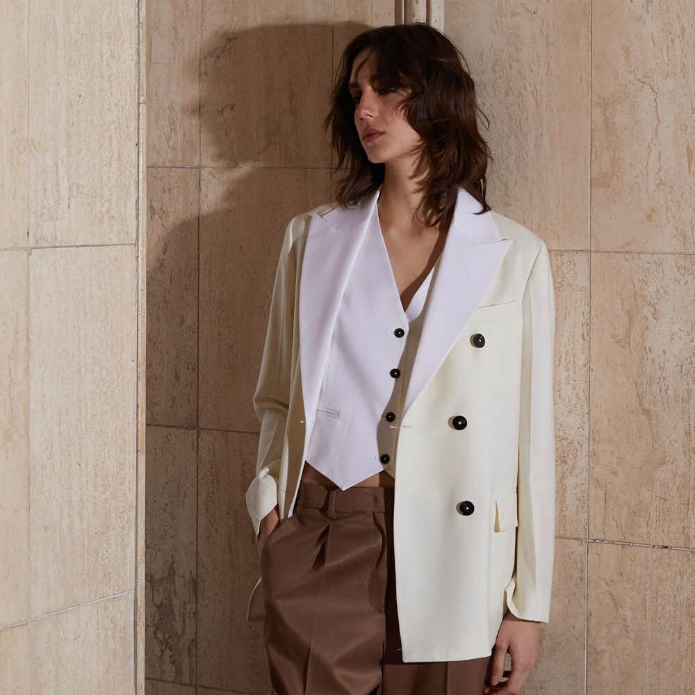 インコテックスのインスタグラム：「Indulge in the art of sophisticated dressing with the Slowear Woman collection, where menswear inspirations converge to curate a wardrobe brimming with character.  Find out the complete selection.  #Slowear #DurableFashion #SlowearVenezia . . #FallWinterCollection #FW23 #FallWinter #newcollection #durablefashion #sustainablefashion #slowfashion #sustainableclothing #eticalclothing #fashionwoman #fashion #style #woman #outfitforwoman #model #smartcasualcollection #leisurewear #elegantstyle #colorful」