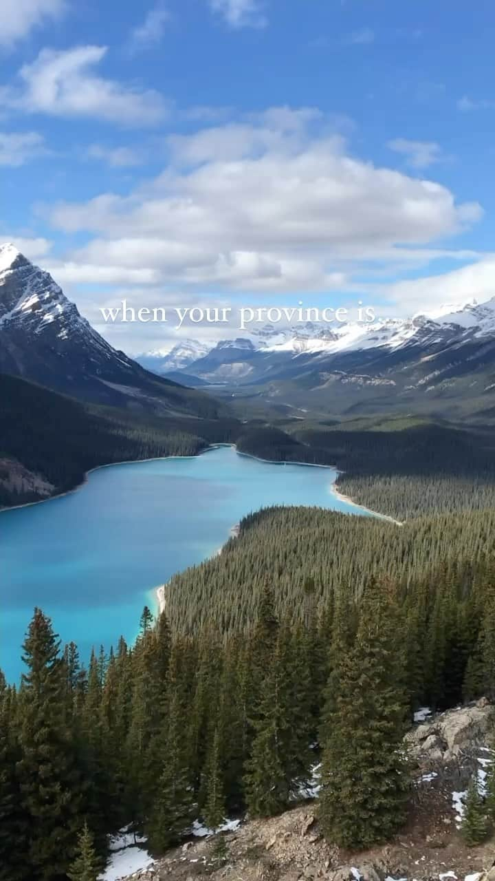 Explore Canadaのインスタグラム：「Alberta has the best of both worlds. ⛰️🌆  🎥: @davey_gravey 📍: Alberta @TravelAlberta #ExploreCanada #ExploreCanadaCreator #ExploreAlberta   Video description: Various clips of snowy mountain ranges, lakes, city buildings, a ferris wheel, people biking and walking. Text reads “When your province looks like this… but also this”.」