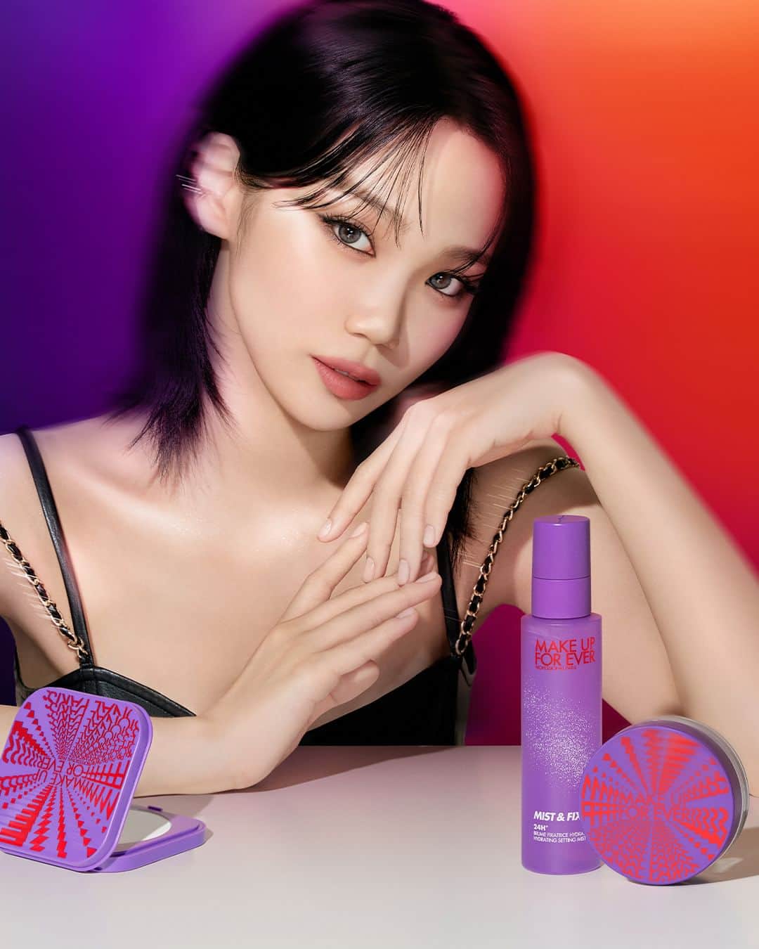 MAKE UP FOR EVER OFFICIALのインスタグラム：「Our brand ambassador @_chaechae_1 embodies the mood of our 2023 Holiday Collection: artistry, creativity, inspiration and celebration.  #MAKEUPFOREVERHOLIDAYS #MAKEUPFOREVER」