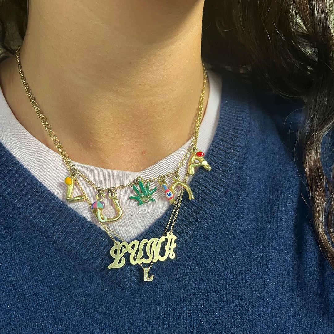 ルナ・ブライズ・ボイドのインスタグラム：「that’s my name don’t wear it out 🍎」