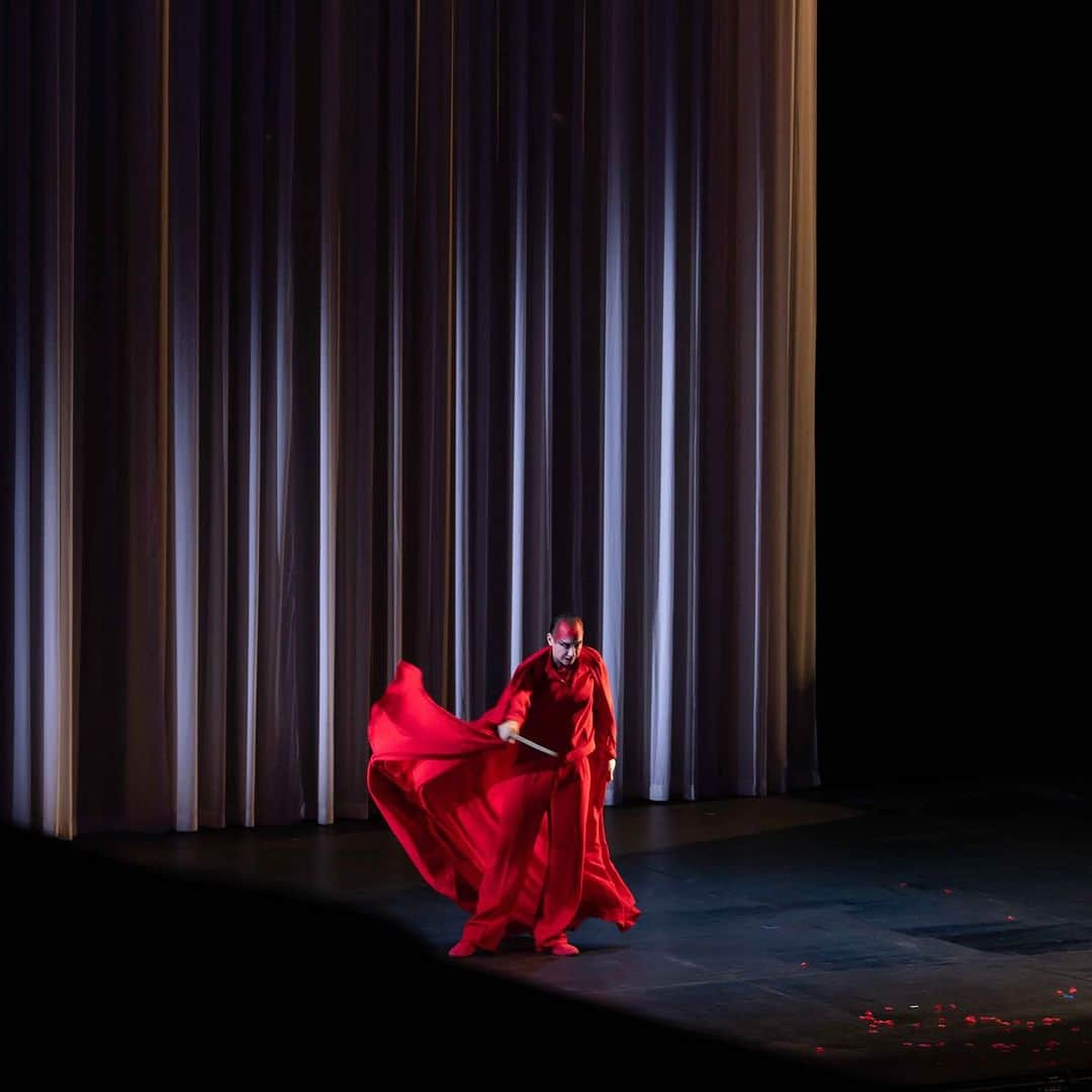 ステファンローランさんのインスタグラム写真 - (ステファンローランInstagram)「THE MAGIC FLUTE AT THE THEATRE DES CHAMPS ELYSEES  Tamina & Tamino - Die Zauberflöte   Costumes : Stéphane Rolland et Pierre Martinez Mise en Scène : Cédric Klapisch   Théatre des Champs Elysées  15 Avenue Montaigne  Paris  #StephaneRolland #HauteCouture」11月16日 2時31分 - stephanerolland_paris