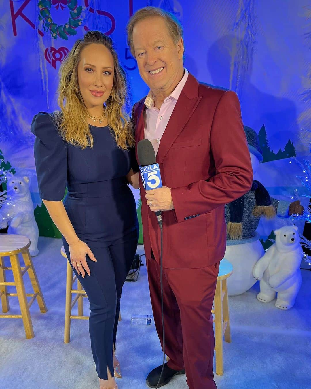 シェリル・バークさんのインスタグラム写真 - (シェリル・バークInstagram)「Wow things are getting real festive over at @iheartradio & @ktla5news 🎄 who else is getting in the festive mood?! @mariahcarey is already on blast in my house 🥰❤️」11月16日 2時37分 - cherylburke