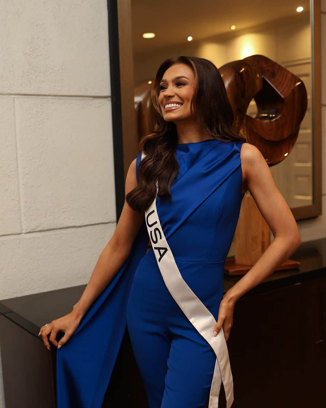 イリス・ミトゥネールのインスタグラム：「Interview Day 2 ✅  #missuniverse #ootd #72ndmissuniverse」
