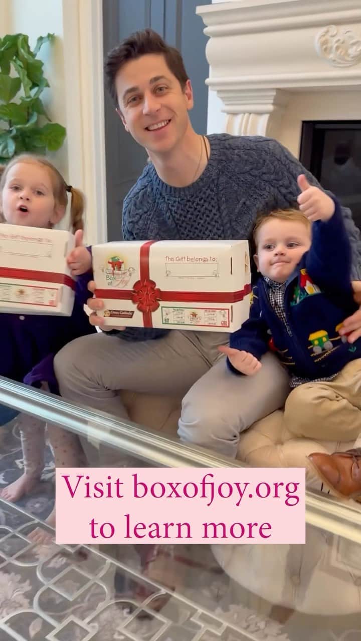 デヴィッド・ヘンリーのインスタグラム：「Help me bring little kids gifts this Christmas who may not otherwise get one! In just a couple of weeks, I’ll be on a mission trip to bring Box of Joy gifts to kids living in extreme poverty in the Dominican Republic. Join me on this journey as we spread joy and hope to those who need it most. Want to be a part of this mission? Help me reach my goal! Visit the link in my Stories or go to boxofjoy.org to sponsor a Box of Joy for a child in need.」