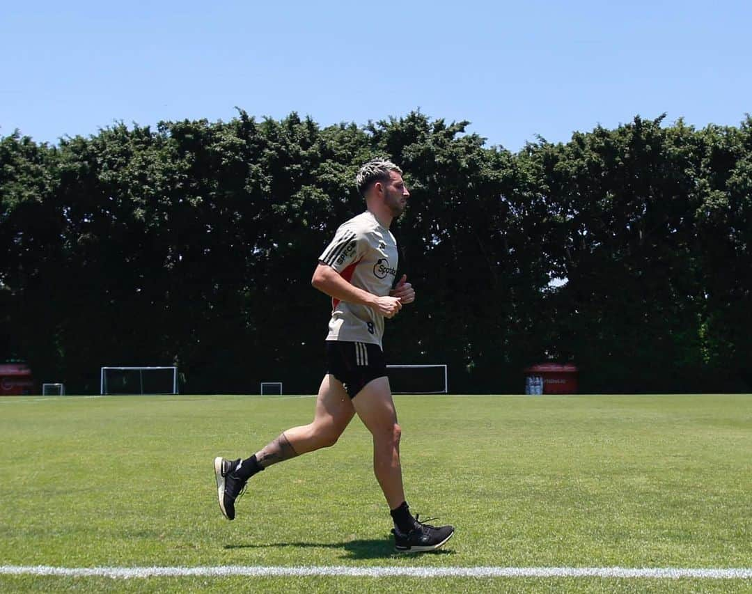 São Paulo FCさんのインスタグラム写真 - (São Paulo FCInstagram)「😀 Olha quem treinou no gramado!  @jocalleri trabalhou no campo com a fisioterapia, dando sequência ao processo de recuperação de cirurgia no tornozelo direito.  #VamosSãoPaulo 🇾🇪  📸 Miguel Schincariol / saopaulofc」11月16日 2時58分 - saopaulofc