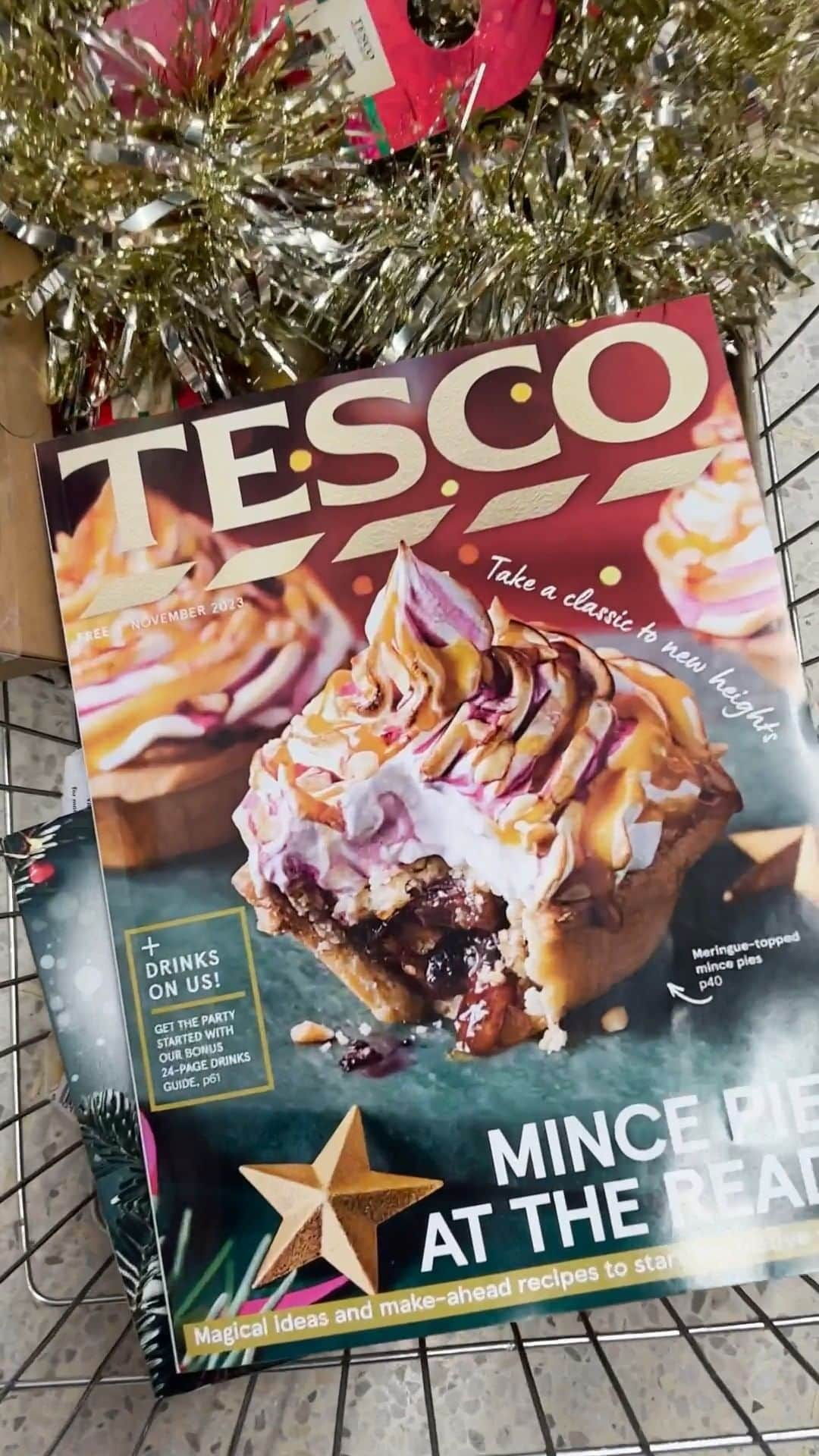 Tesco Food Officialのインスタグラム：「Feeling excited for Christmas? 🎄 Find lots of festive inspiration in your free copy of Tesco magazine, in store or head to the link in our bio!」