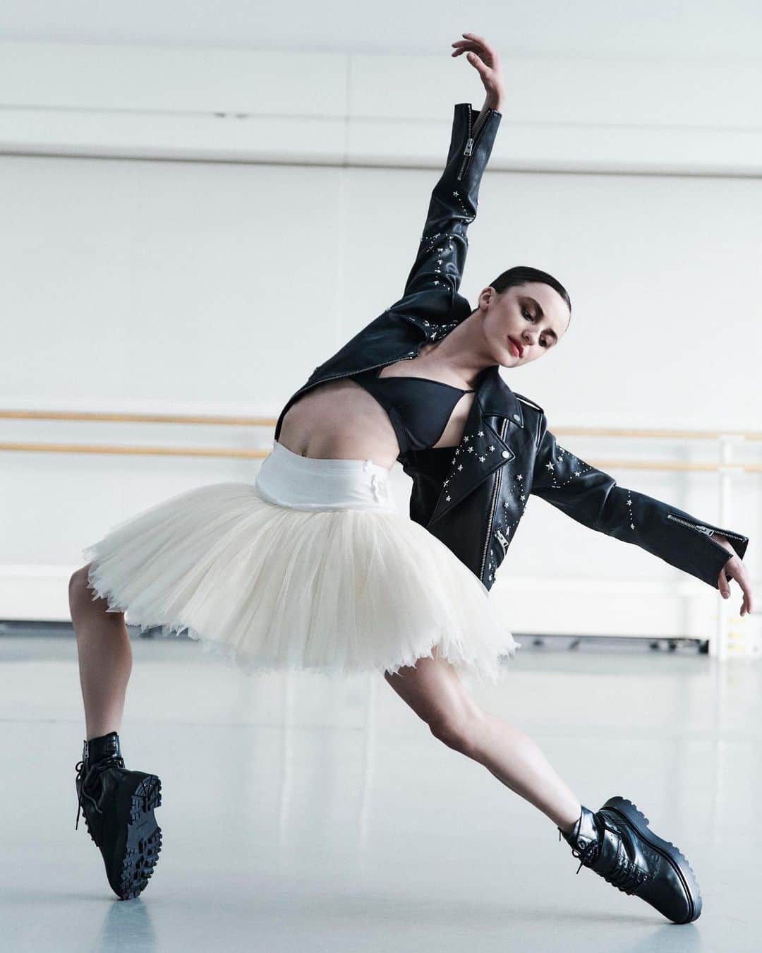 オールセインツのインスタグラム：「The perfect collection to capture the star-like qualities of @violabella_, @braydengallucci, @bomin_kim__ and @joon_is_joon of The Royal Ballet.  Shop the AllSaints x The Royal Ballet Edit online now with 10% of the proceeds from each style being donated back to The Royal Opera House Covent Garden Foundation, which supports The Royal Ballet and The Royal Opera.」