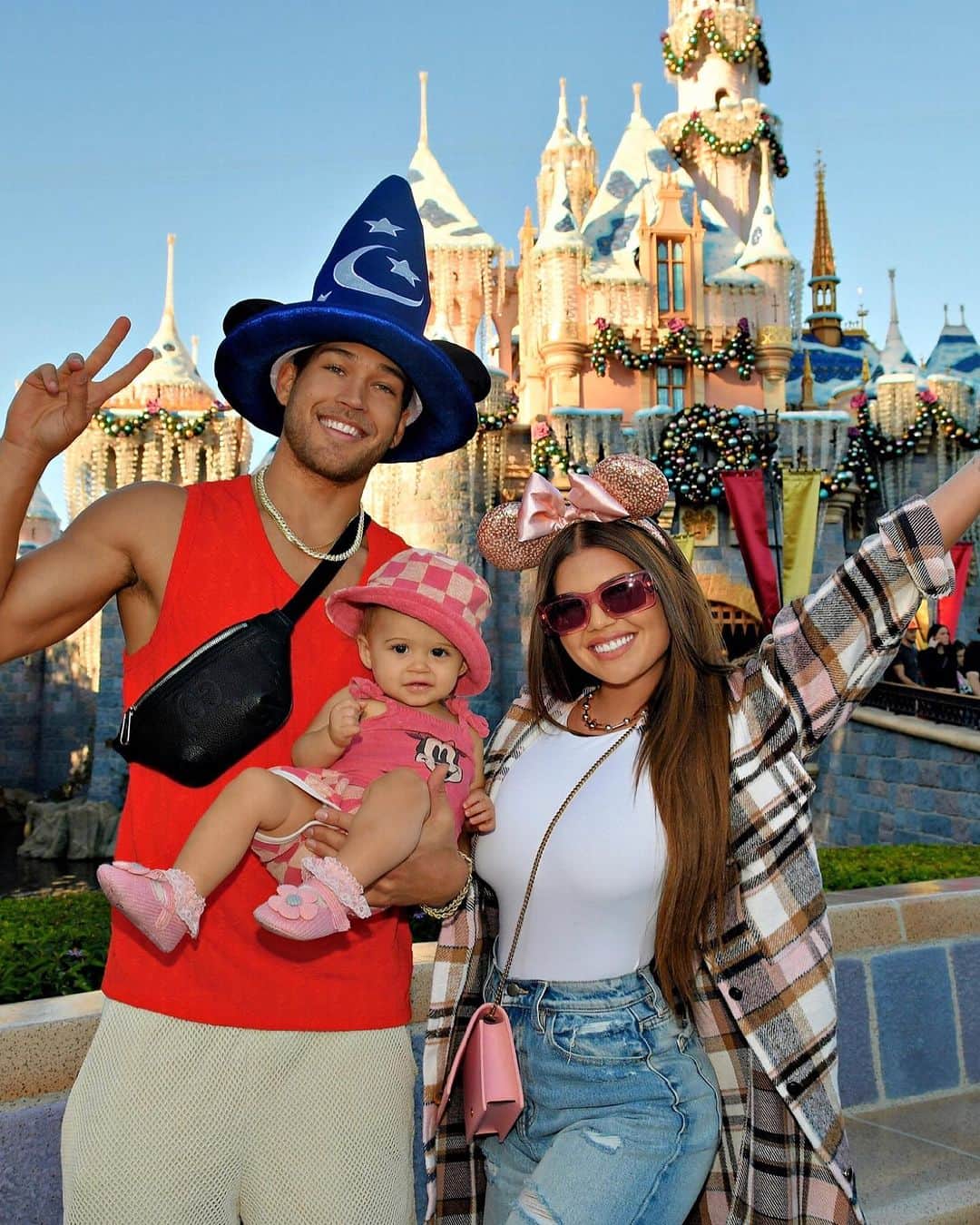 シャネル・ウエスト・コーストさんのインスタグラム写真 - (シャネル・ウエスト・コーストInstagram)「Most magical day @disneyland w/ my besties 🤗💕 Fave 1-10?」11月16日 3時03分 - chanelwestcoast