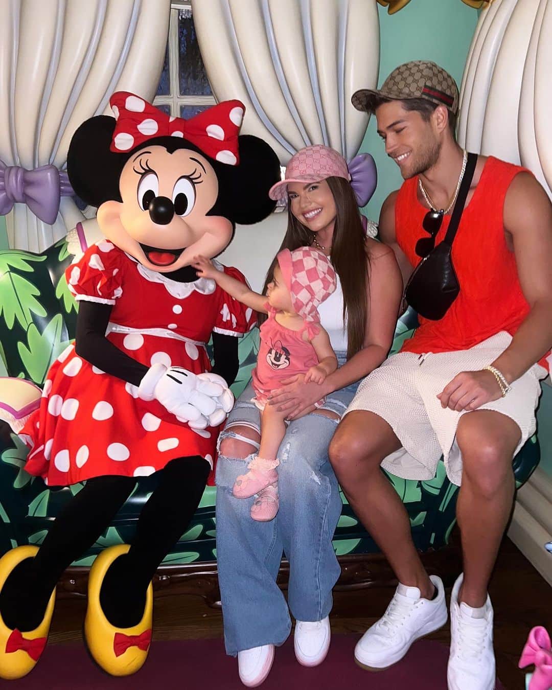 シャネル・ウエスト・コーストさんのインスタグラム写真 - (シャネル・ウエスト・コーストInstagram)「Most magical day @disneyland w/ my besties 🤗💕 Fave 1-10?」11月16日 3時03分 - chanelwestcoast