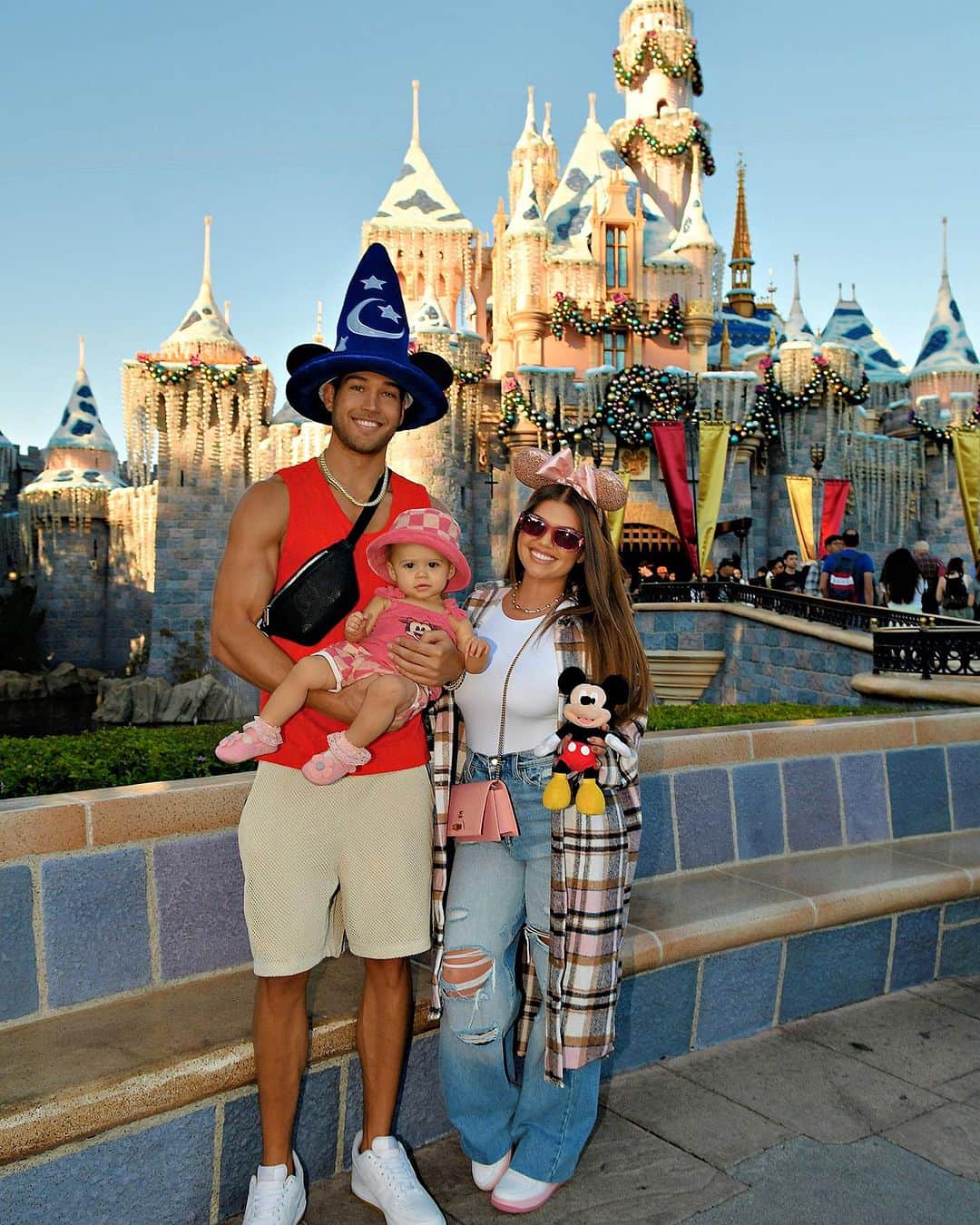 シャネル・ウエスト・コーストさんのインスタグラム写真 - (シャネル・ウエスト・コーストInstagram)「Most magical day @disneyland w/ my besties 🤗💕 Fave 1-10?」11月16日 3時03分 - chanelwestcoast